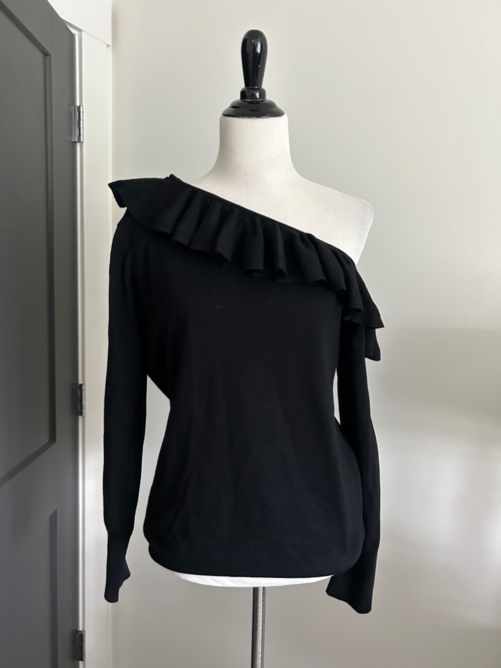 Cyrus M new One-Shoulder Ruffled Black sweater